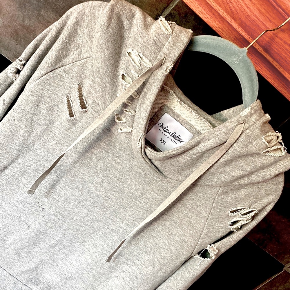 Chelsea DeBoer BY lily & Lottie distressed grey hoodie xxl never worn